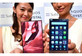 ชาร์ป บุกสหรัฐฯ เปิดตัวสมาร์ทโฟนจอไร้ขอบ Aquos Crystal