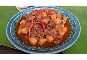 ไก่บ้าน(เนื้อวัว)ผัดเครื่อง