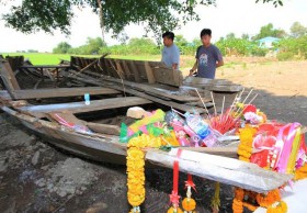 แห่ขอเลขเด็ดเรือโบราณเพิ่งขุดได้ ให้โชคเต็มๆ งวดที่แล้ว