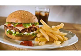 รู้ไว้ใช่ว่า ! เช็กลิสต์ 6 อาหารต้องห้าม ยิ่งกินเยอะ ยิ่งทำร้ายสมอง !