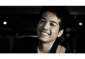 เศร้า! 'สิงห์' มือกีตาร์ วงสควีซแอนิมอล ตกตึกย่านทองหล่อดับคาที่