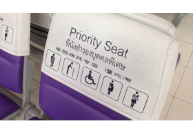 แชร์ด่าสนั่นถึงดาวพลูโต! ไขคำตอบลูกเรือนั่งเก้าอี้ Priority Seat ได้หรือไม่!