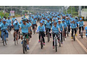 ดีแทคเกาะติดเครือข่าย พร้อมรับกิจกรรมนักปั่น Bike for Mom ทั่วไทย