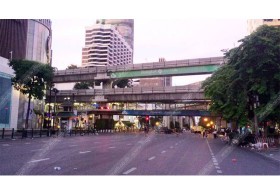 ปิดจราจรเคลียร์พื้นที่ราชประสงค์ถึงเที่ยง ขสมก.ปรับเดินรถ BTS-MRT วิ่งปกติ