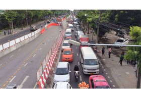 ปิดสะพานข้ามแยกเกษตร ประเดิมเช้าวันจันทร์ จราจรติดหนึบ!
