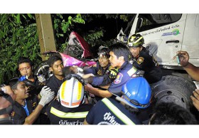 ชน 4 ศพ-ทารกรอด