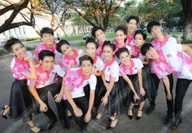 พร้อม! สาม สี่ เปลือยโฉม '14 ผู้นำเชียร์' จุฬาฯ สวย หล่อ และแซ่บ ธรรมศาสตร์ว่าไง