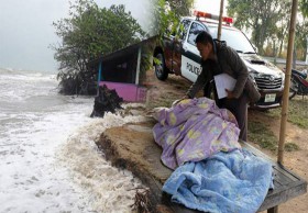 'อีสาน'หนาวดับ 3 ทะเลอ่าวไทยคลื่นแรง ซัดเรือเกยฝั่ง