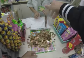 ชาวเน็ตจวก ฝรั่งนำเหรียญสตางค์ไปซื้อของ พร้อมเยาะเย้ยพนักงาน