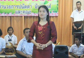 ทันควัน !! มีคำสั่งย้ายผอ.ใส่ชุดสีเลือดหมูรับตำแหน่ง ถูกสั่งย้ายแล้ว