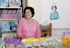 แม่สมาน จากแม่ค้าหาบเร่ สู่เจ้าของธุรกิจ SME ส่งขนมไทยขายทั่วประเทศ