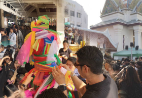 คลื่นคนมหาศาล! ดีเดย์ทำบุญ แก้เคล็ด 12 มีนา เดือนสยองทุกราศีต้องไป 