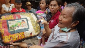 สุดอัศจรรย์! ไฟไหม้ห้องแถววอด 7 หลัง พระบรมฉายาลักษณ์ “ในหลวง ร.๙” ไม่ไหม้
